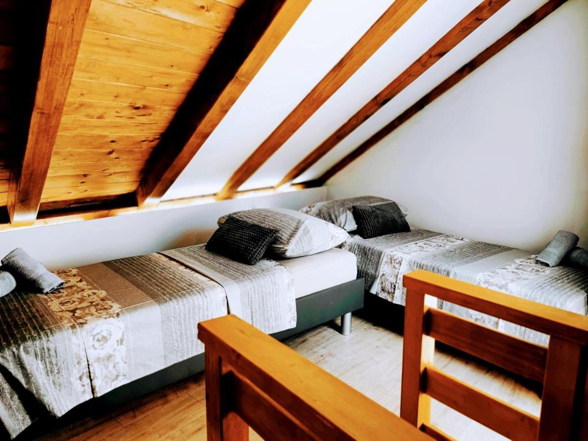 Falcons Nest シベニク エクステリア 写真